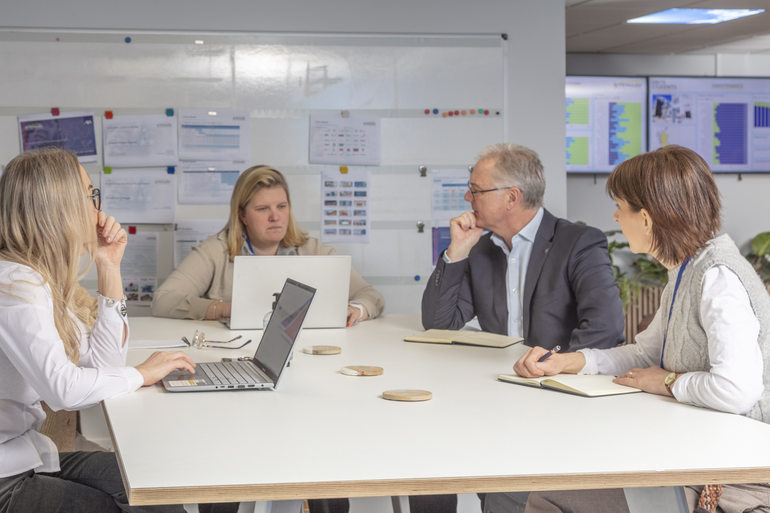 Sitemark consultants reviewing benchmarking data with a client